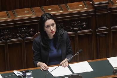 Azzolina: "Se studente positivo, possibile quarantena per classe"