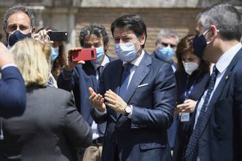 Sfiducia Bonafede, i politici con le mascherine al Senato. FOTO
