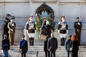 Italian President Sergio Mattarella (C) lays a wreath of flowers at the 'Altare della Patria' monument (Altar of the Fatherland) during the celebrations of the Italian Republic Day in Rome, Italy, 02 June 2020.
ANSA/ANGELO CARCONI