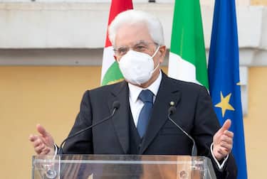 epa08461137 A handout photo made available by Italy's Quirinale Press Office shows Italian President Sergio Mattarella at Spallanzani hospital delivers a speech at the end of the concert for thanking the medical staff during the Coronavirus emergency in Rome, Italy, 02 June 2020.  EPA/QUIRINALE PRESS OFFICE / HANDOUT   HANDOUT EDITORIAL USE ONLY/NO SALES HANDOUT EDITORIAL USE ONLY/NO SALES
