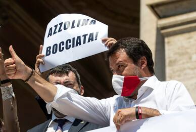 Scuola, Salvini: “Non mando mia figlia in aula con mascherina". FOTO