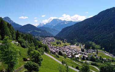 Una veduta di Falcade, sulle Dolomiti bellunesi, 02 giugno 2020.
ANSA/ANTONELLA SCHENA