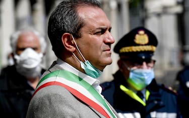 Luigi de Magistris  mayor of Naples  stand in silence to honor the country's dead due to coronavirus disease, at Municipio square in Naples, Italy,  31 March, 2020.ANSA / CIRO FUSCO