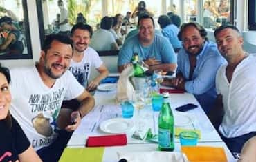 Salvini torna al Papeete un anno dopo: ecco cos'è cambiato. FOTO