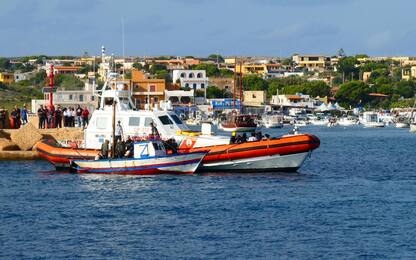 Migranti, altri sbarchi a Lampedusa: trasferimenti dall'hotspot