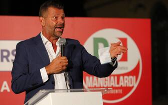 Il candidato del centrosinistra alla presidenza della Regione Marche Maurizio Mangalardi durante un incontro pubblico a Pesaro, 27 agosto 2020.  ANSA/PASQUALE BOVE