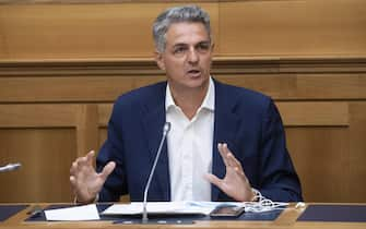 Simone Baldelli durante un momento della conferenza stampa, presso la sala stampa della Camera, dei parlamentari per il NO al referendum costituzionale del 20 e 21 settembre. Roma, 1 settembre 2020. ANSA/CLAUDIO PERI