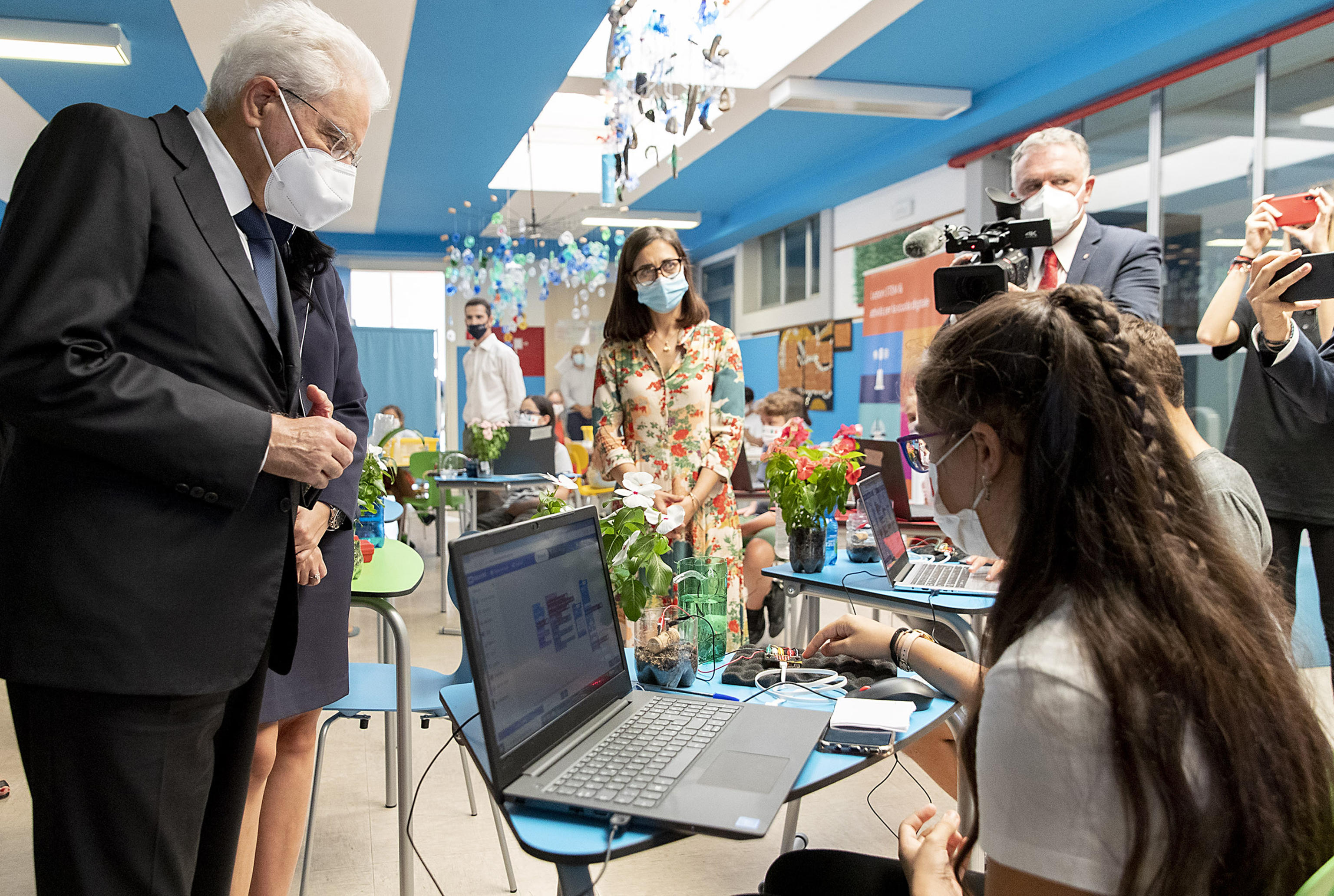 Italian Republic, Sergio Mattarella, at the 'Guido Negri' primary school in Vo' Euganeo, the municipality that recorded the first death from Coronavirus Covid-19 on 21 February that was the first in the Veneto Region to enter in the lockdown, on the occasion of the initiatives for the opening of the 2020-2021 school year, Italy, 14 September 2020.
ANSA/QUIRINALE PRESS OFFICE/PAOLO GIANDOTTI
+++ ANSA PROVIDES ACCESS TO THIS HANDOUT PHOTO TO BE USED SOLELY TO ILLUSTRATE NEWS REPORTING OR COMMENTARY ON THE FACTS OR EVENTS DEPICTED IN THIS IMAGE; NO ARCHIVING; NO LICENSING +++