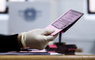 Un momento delle operazioni di voto per le elezioni suppletive per la Camera Roma I municipio, 01 marzo 2020. 
ANSA/ANGELO CARCONI