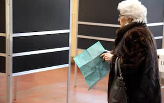 Voting operations for the regional elections in the Emilia-Romagna Region, in Bologna, Italy, 26 January 2020.
ANSA/GIORGIO BENVENUTI
