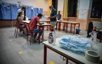Apertura dei seggi elettorali per il referendum costituzionale sul taglio dei parlamentari alla scuola media Parini di via Solferino - Milano 20 Settembre 2020  Ansa/Matteo Corner