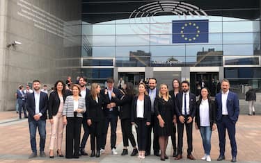 I quattordici parlamentari europei del Movimento 5 Stelle eletti il 27 maggiio scorso, Bruxelles, 4 giugno 2019. ANSA/GIUSEPPE MARIA LAUDANI 