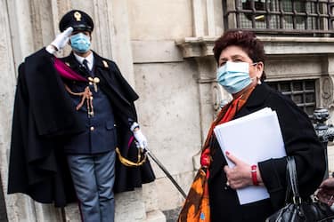 La ministra dell'Agricoltura Teresa Bellanova arriva a palazzo Chigi per il vertice con il presidente del Consiglio Giuseppe Conte sul Recovery, Roma, 22 dicembre 2020. ANSA/ANGELO CARCONI