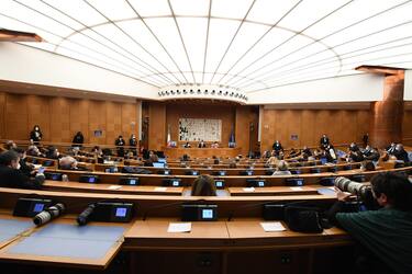 Leader of "Italia Viva" Italian party Matteo Renzi, Italian Agriculture and Tourism Minister Teresa Bellanova (R) and Italian Minister for Equal Opportunities and Family, Elena Bonetti, attend a press conference in the group room of the Chamber of Deputies in Rome, Italy, 13 January 2021.
ANSA/ETTORE FERRARI/POOL