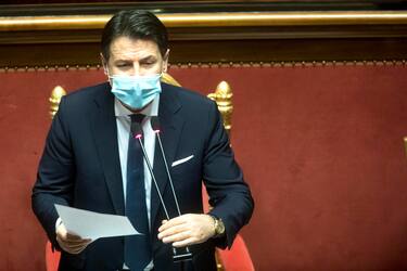 epa08948333 Italy's Prime Minister Giuseppe Conte attends a confidence vote at the Italian Senate, in Rome, Italy, 19 January 2021. Following the resignation of two ministers in Conte's coalition government over a dispute on spending of EU funds during the pandemic, the Italian government is on the verge of another crisis.  EPA/ALESSANDRA BENEDETTI / POOL