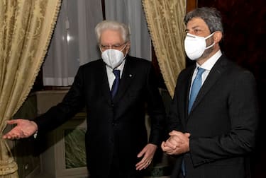Italian President Sergio Mattarella (L) with Italian Lower House Speaker, Roberto Fico, during their meeting at the Quirinale Palace following the resignation of Prime Minister Giuseppe Conte, in Rome, Italy, 29 January 2021.
ANSA/QUIRINALE PALACE PRESS OFFICE/PAOLO GIANDOTTI 
+++ ANSA PROVIDES ACCESS TO THIS HANDOUT PHOTO TO BE USED SOLELY TO ILLUSTRATE NEWS REPORTING OR COMMENTARY ON THE FACTS OR EVENTS DEPICTED IN THIS IMAGE; NO ARCHIVING; NO LICENSING +++