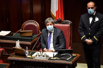 Il presidente Roberto Fico in Aula della Camera durante l'esame della relazione della Commissione Bilancio di Montecitorio sulla individuazione delle prioritÃ  nell'utilizzo del Recovery fund, Roma, 13 ottobre 2020.
ANSA/ALESSANDRO DI MEO