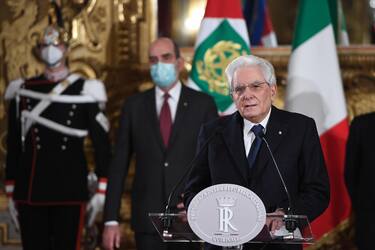 The President of the Republic Sergio Mattarella releases a statement to the press in the Salone delle Feste del Quirinale, after having met with the President of the Chamber Roberto Fico at the end of the two days of meetings between the different parties to try to form a new parliamentary major, Rome, 2 February 2021.
ANSA / ALESSANDRO DI MEO - POOL
