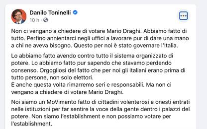 Toninelli su Fb: "Ci siamo perfino annientati a lavorare. No a Draghi"