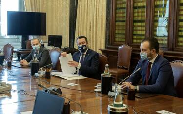 La delegazione della Lega guidata da Matteo Salvini è da pochi minuti a colloquio con il premier incaricato Mario Draghi.
ANSA/ LEGA EDITORIAL USE ONLY NO SALES
