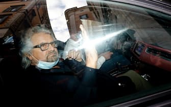 Beppe Grillo in auto