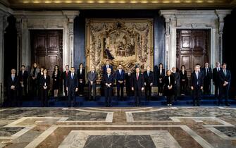 Foto Roberto Monaldo / LaPresse
13-02-2021 Roma
Politica
Quirinale -Giuramento del governo Draghi
Nella foto In prima fila da sx, Daniele Franco, Marta Cartabia, Luigi Di Maio, Sergio Mattarella, Mario Draghi, Luciana Lamorgese, Lorenzo Guerini, Giancarlo Giorgetti.
Seconda fila da sx: Roberto Speranza, Maria Cristina Messa, Andrea Orlando, Roberto Cingolani, Stefano Patuanelli, Enrico Giovannini, Patrizio Bianchi, Dario Franceschini, Federico D'Incà.
Terza fila da sx: Erika Stefani, Fabiana Dadone, Maria Stella Gelmini, Vittorio Colao, Renato Brunetta, Mara Carfagna, Elena Bonetti, Massimo Garavaglia.

Photo Roberto Monaldo / LaPresse 
13-02-2021 Rome (Italy) 
Quirinale palace - Oath Ceremony of the Mario Draghi's government 
In the pic In the first row from the left: Daniele Franco, Marta Cartabia, Luigi Di Maio, Sergio Mattarella, Mario Draghi, Luciana Lamorgese, Lorenzo Guerini, Giancarlo Giorgetti.
In the second row from the left: Roberto Speranza, Maria Cristina Messa, Andrea Orlando, Roberto Cingolani, Stefano Patuanelli, Enrico Giovannini, Patrizio Bianchi, Dario Franceschini, Federico D'Incà.
In the third row from the left: Erika Stefani, Fabiana Dadone, Maria Stella Gelmini, Vittorio Colao, Renato Brunetta, Mara Carfagna, Elena Bonetti, Massimo Garavaglia

