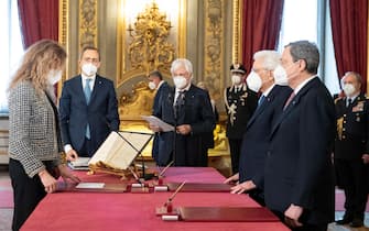 Italian President Sergio Mattarella (II from R) with Italian Prime Minister Mario Draghi (R) and Minister for Disability Erika Stefani  (L) during new government swearing-in ceremony at Quirinal Palace, Rome, 13 February 2021. ANSA/FRANCESCO AMMENDOLA/QUIRINALE PRESS OFFICE ++ NO SALES, EDITORIAL USE ONLY +++