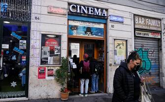 Cinema e palestre ancora chiusi per covid, nella foto il cinema Azzurro Scipioni a Roma, 29 dicembre 2020. ANSA/RICCARDO ANTIMIANI