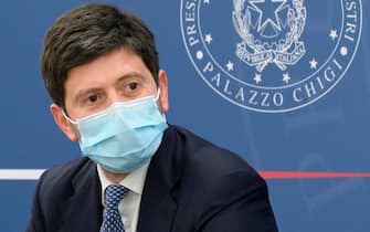 Ministro della Salute Il ministro della Salute, Roberto Speranza, nel corso della conferenza stampa di aggiornamento sulla campagna vaccinale e sull'andamento epidemiologico presso la sala Polifunzionale della Presidenza del Consiglio. Roma, 11 giugno 2021. ANSA/CLAUDIO PERI - POOL