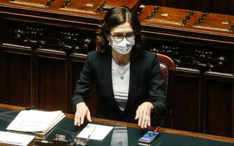 def Maria Stella Gelmini, ministro per gli affari regionali, durante le dichiarazioni di voto sul DEF 2021 (documento di economia e finanza), nell aula della Camera, Roma 22 aprile 2021. ANSA/FABIO FRUSTACI