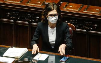 Maria Stella Gelmini, ministro per gli affari regionali, durante le dichiarazioni di voto sul DEF 2021 (documento di economia e finanza), nell aula della Camera, Roma 22 aprile 2021. ANSA/FABIO FRUSTACI