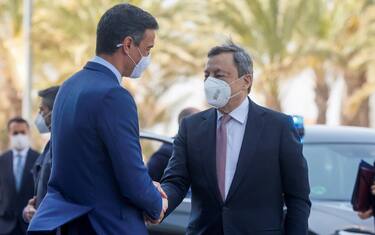Mario Draghi con Pedro Sanchez