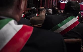Un momento della riunione dell'Anci dei Comuni italiani nel teatro Quirino con i sindaci che in questa occasione hanno deciso di indossare tutti la fascia Tricolore. Roma 29 gennaio 2014