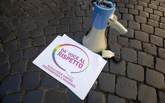Un momento della manifestazione "Dà voce al rispetto" a sostegno del ddl Zan, in piazza Vidoni, Roma, 20 maggio 2021.  ANSA/MASSIMO PERCOSSI
