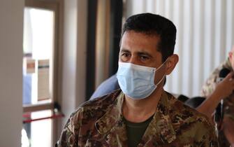 Visita Figliuolo nelle zone del sisma in Umbria Il commissario straordinario per l'emergenza Covid-19, Francesco Paolo Figliuolo, durante la sua visita in occasione della campagna di vaccinazione a tappeto che sta coinvolgendo i comuni terremotati della Valnerina, Cascia (Perugia), 01 luglio 2021. ANSA / Gianluigi Basilietti