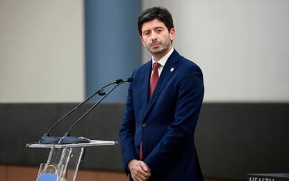 Inchiesta Covid, chat: sfuriata Speranza per studio dato a giornali