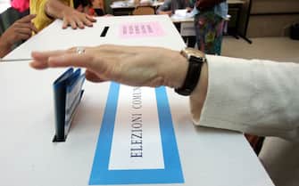 Una urna alle elezioni comunali