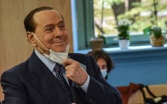 Silvio Berlusconi vota per le elezioni comunali nel seggio di via Ruffini Former Italian Prime Minister and Forza Italia party leader Silvio Berlusconi
votes for municipal elections at a polling station in Milan, Italy, 03 October
2021. Rome, Milan, Naples, Turin and Bologna hold municipal elections to elect new mayors and city councils on 03 and 04 October. ANSA/ MATTEO CORNER
