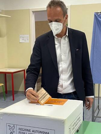 Il candidato di centro sinistra a sindaco di Trieste, Francesco Russo, al voto