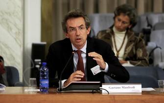 primo cittadino Napoli L'intervento di Gaetano Manfredi, Presidente della Conferenza dei Rettori delle Università italiane, durante la Riunione degli Addetti Scientifici al servizio del Sistema Paese organizzata dal Ministero degli Affari Esteri e della Cooperazione internazionale, Roma, 13 ottobre 2015. L'obiettivo della riunione e' fare 'Sistema' ancora meglio per promuovere le eccellenze italiane all'estero a 360 gradi. ANSA/FABIO CAMPANA