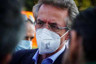Chiusura campagna elettorale per Gaetano Manfredi. Il candidato sindaco Gaetano Manfredi alla chiusura della compagna elettorale a Scampia, Napoli, 1 Ottobre 2021. ANSA/CESARE ABBATE