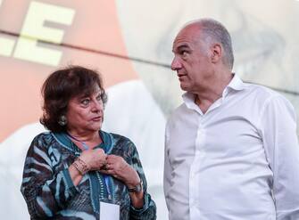 Simonetta Matone e Enrico Michetti a Tor Bella Monaca durante manifestazione per la chiusura campagna elettorale della Lega per le amministrative, Roma 25 Settembre 2021.ANSA/GIUSEPPE LAMI

