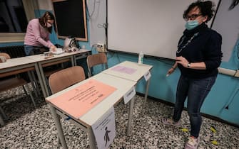 Apertura dei seggi per il voto di ballottaggio del sindaco. Torino 17 ottobre 2021 ANSA/TINO ROMANO