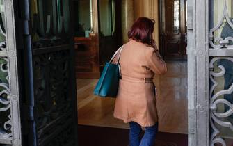 La senatrice Bianca Lauro Granato entra in Senato senza mostrare il green pass, 19 Ottobre 2021. ANSA/GIUSEPPE LAMI