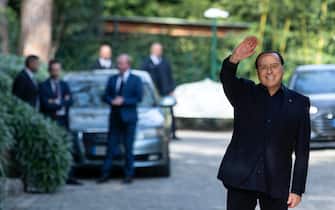 Silvio Berlusconi esce da Villa Grande dove si e' tenuto il vertice di centrodestra, Roma, 28 ottobre 2021.
ANSA/MASSIMO PERCOSSI