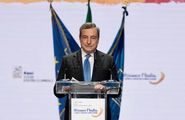 Il presidente del Consiglio Mario Draghi all'assemblea dell'Anci, 11 novembre 2021.  ANSA / Filippo Attili - us Palazzo Chigi  +++ ANSA PROVIDES ACCESS TO THIS HANDOUT PHOTO TO BE USED SOLELY TO ILLUSTRATE NEWS REPORTING OR COMMENTARY ON THE FACTS OR EVENTS DEPICTED IN THIS IMAGE; NO ARCHIVING; NO LICENSING +++