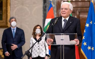 Re-elected Italian President, Sergio Mattarella, talks on the occasion of the communication of the outcome of the vote for his election of the President of the Republic at the Quirinale Palace in Rome, Italy, 29 January 2022. Sergio Mattarella was re-elected on the eighth ballot of MPs, Senators and regional representatives after seven inconclusive votes forced political parties to beg the outgoing head of state to rethink his retirement plans. The vote counters signalled to the 1,009 grand electors that the 80-year-old leftwing Christian, former minister and ex-Constitutional justice had reached the magic 505 vote mark, sparking a loud round of applause that lasted over four minutes. Mattarella got 759 votes out of a total of 983 voters, compared to the 665 or 65.9% he garnered in his first election in 2015. Mattarella said after being informed of his re-election that "the difficult days spent in the course of the grave health, economic and social emergency summon a sense of responsibility", in his first remarks after his re-election.
ANSA/QUIRINALE PALACE PRESS OFFICE/PAOLO GIANDOTTI
+++ ANSA PROVIDES ACCESS TO THIS HANDOUT PHOTO TO BE USED SOLELY TO ILLUSTRATE NEWS REPORTING OR COMMENTARY ON THE FACTS OR EVENTS DEPICTED IN THIS IMAGE; NO ARCHIVING; NO LICENSING +++