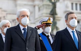 epa09725766 Re-elected Italian President, Sergio Mattarella (L) and Irtalian Prime Minister Mario Draghi at Rome's 'Altare della Patria', or 'Altar of the Fatherland' monument to lay a wreath at the tomb of the unknown soldier, in Rome, Italy, 03 February 2022. Mattarella was elected for a second term as President of the Italian Republic on 29 January 2022.  EPA/FRANCESCO AMMENDOLA/US QUIRINALE HANDOUT  HANDOUT EDITORIAL USE ONLY/NO SALES