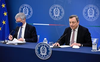 Italian Prime Minister Mario Draghi (R) with Italian Minister of Economy, Daniele Franco, attend a press conference after the cabinet meeting to illustrate the new measures to contain the rise of energy's cost, Rome, Italy, 18 February 2022. 
ANSA/RICCARDO ANTIMIANI