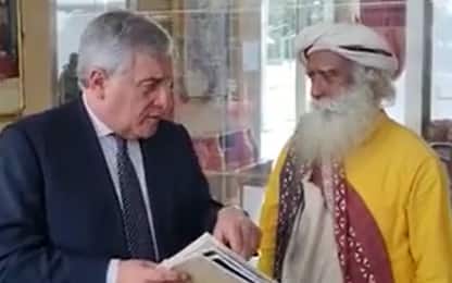 Tajani incontra mistico Sadhguru: "Colpito per la visione pragmatica"